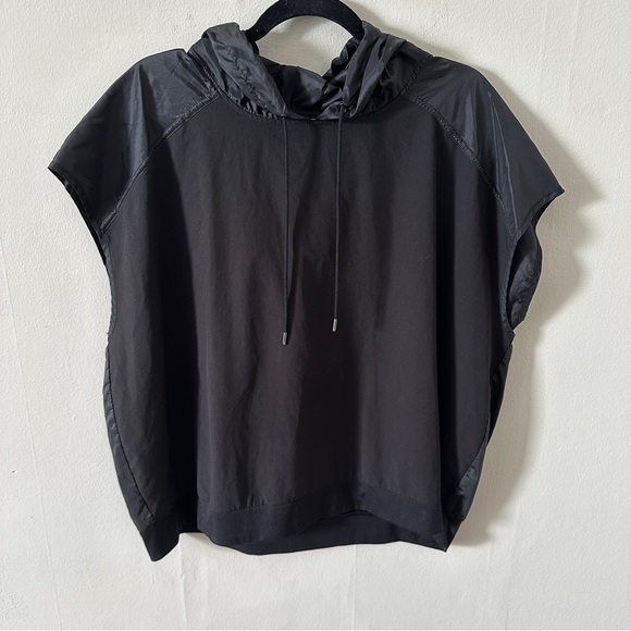 Avia Tops - Vintage 90s Avia Pullover Capped Sleeve Hooded Breathable Shirt in black